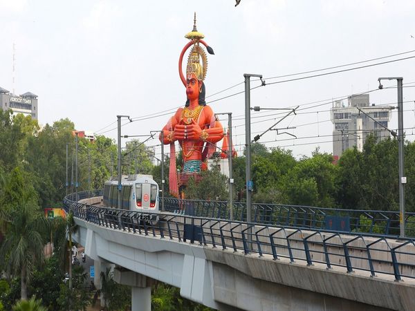 Delhi Metro Blue and Pink Line: ब्लू और पिंक लाइन पर भी मेट्रो सेवा शुरू, नोएडा वालों को मिली राहत