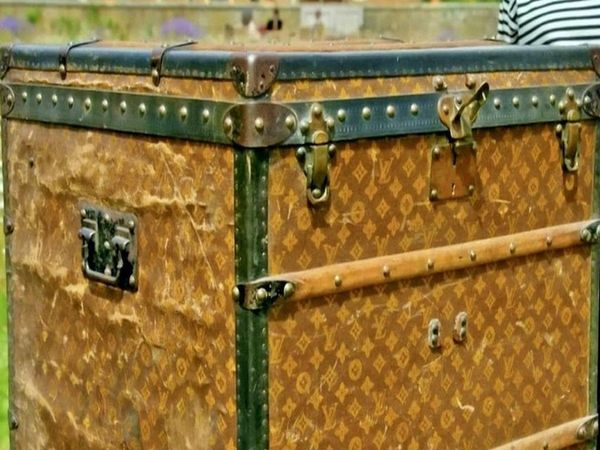 Rs 1100 box sold after 40 years for Rs 10 lakh Know About Truth