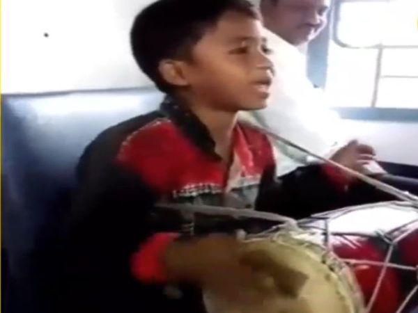 Today Viral Video Boy Sing Abhi to party shuru hui hai song with dholak beats viral video in hindi
