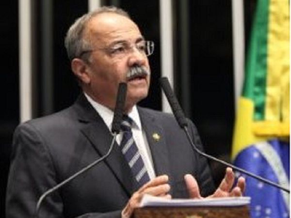 सांसद ने अंडरवियर में छिपा रखा था पैसा! जांच अधिकारियों के छापे में हुआ खुलासा, देना पड़ा इस्‍तीफा