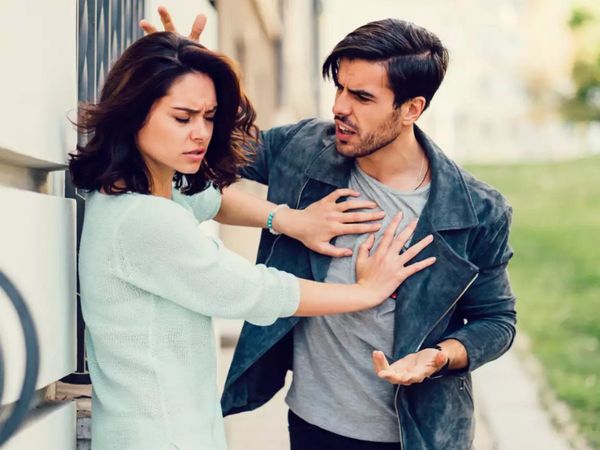 Why a Relationship Can End Even When You Love Each Other, Why Relationship End When You Love Each Other, Happy Relationship Tips, How To Do Good Relationship With Partner, Relationship, प्यार के बावजूद भी क्यों टूट जाते हैं रिश्ते, हैप्पी रिलेशनशिप टिप्स