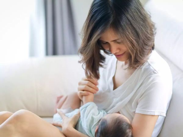 reastfeeding tips for new mothers, breastfeeding tips for newborns, breastfeeding tips hindi, ब्रेस्टफीडिंग के लिए टिप्स, नई मांओं के लिए ब्रेस्टफीडिंग के टिप्स, ब्रेस्टफीडिंग के टिप्स हिंदी में, मांओं के लिए ब्रेस्टफीडिंग के टिप्स