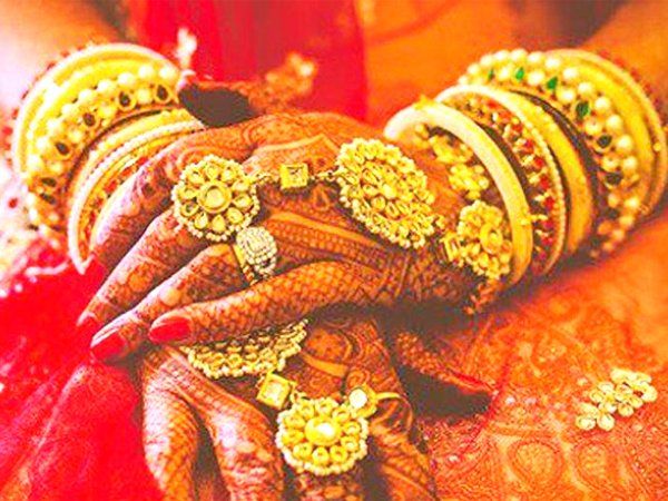 दुल्हन निकली बेवफा, फेरों से पहले ही अपने प्रेमी संग हुई फरार, दूल्हे के अरमानों पर फेर दिया पानी