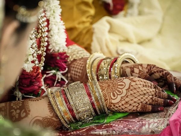 'मांगलिक दोष' मिटाने को ट्यूशन टीचर ने 13 साल के स्‍टूडेंट को बनाया बंधक, की शादी, फिर विधवा भी बनी