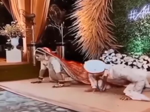 Wedding Viral Video Bride Groom Push up During Wedding Watch Viral Video