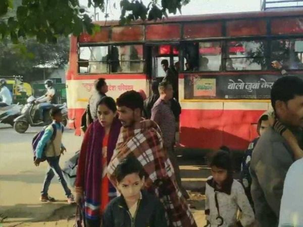 Kanpur Expired fruit drink at bus stop 