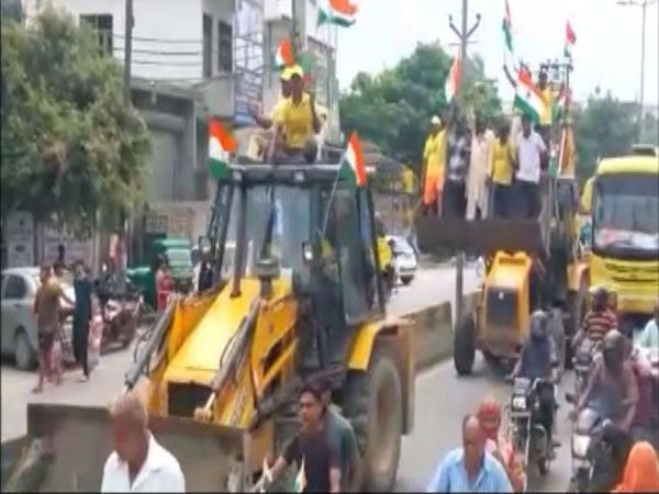 Tiranga yatra on Bulldozer in Greater noida dadri 