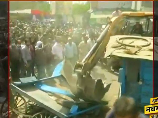 Bulldozer in North Delhi's Jahangirpuri, illegal encroachment removed from the area