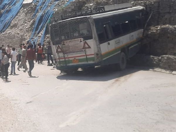 Mandi Bus Accident