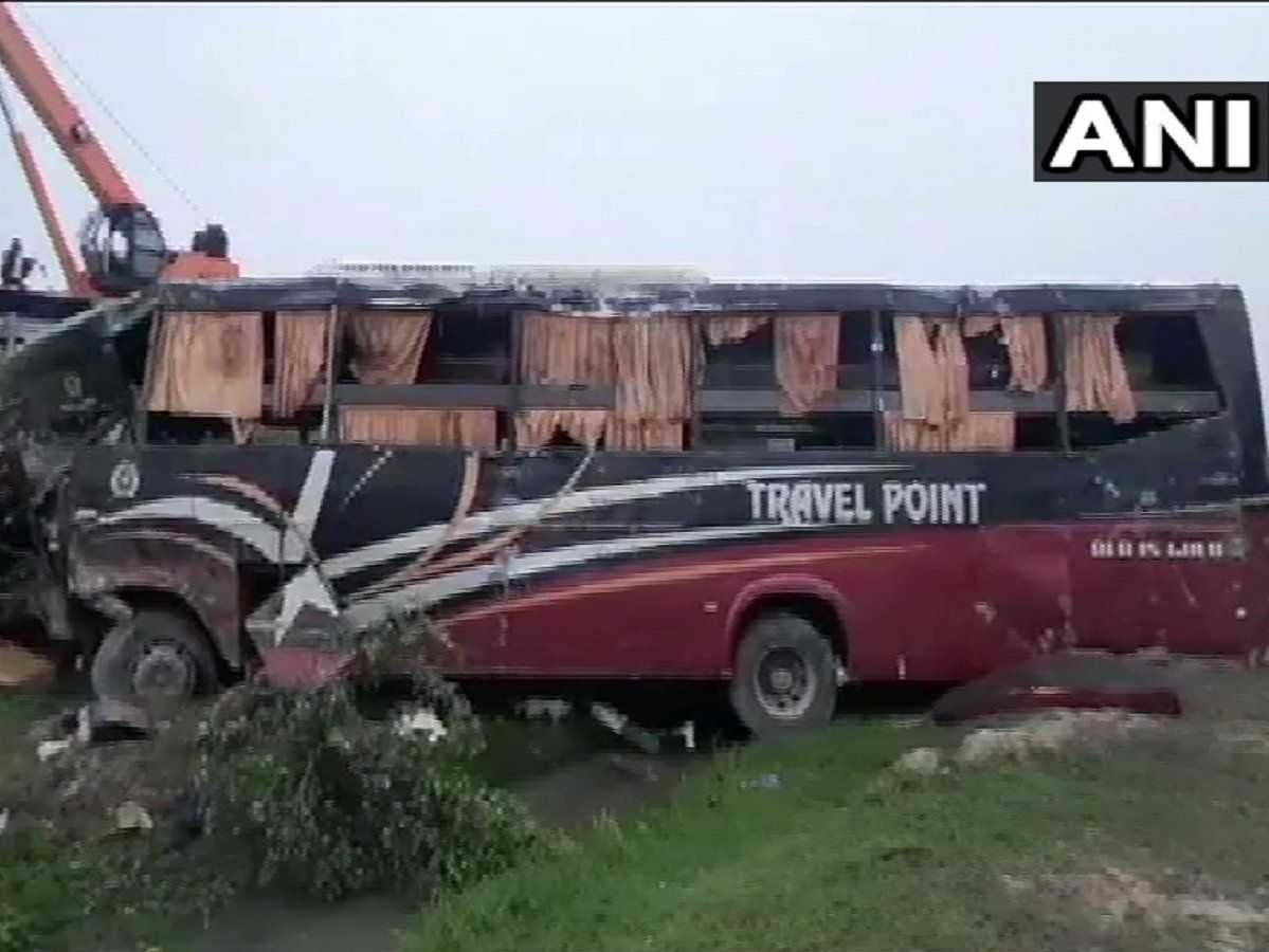 आगरा-लखनऊ एक्सप्रेस वे पर भीषण हादसा, बिहार से दिल्ली जा रही बस दुर्घटनाग्रस्त, 5 की मौत, 25 घायल