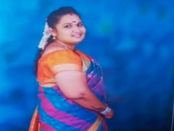 Woman was sleeping with daughter Dead body for 4 days Know About Shocking Truth