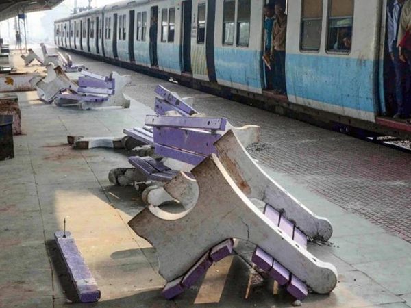 CAA violence: Railway police to make recovery from arrested 21 people, सीएए हिंसा : योगी सरकार की राह पर रेलवे, 21 उपद्रवियों से वसूलेगी 87.99 करोड़ रुपए