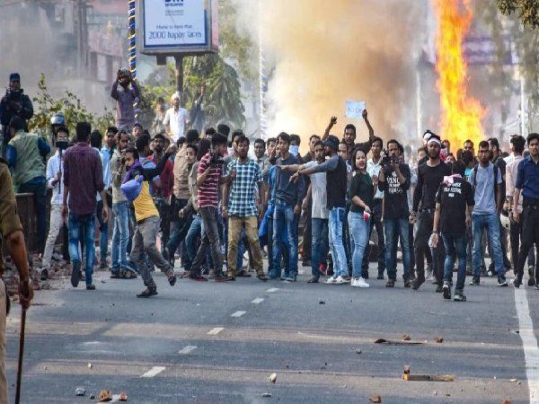 Citizenship amendment act protest Updates: कहीं सियासत,कहीं असंतोष तो कहीं खुशी, जो आंखों ने देखा