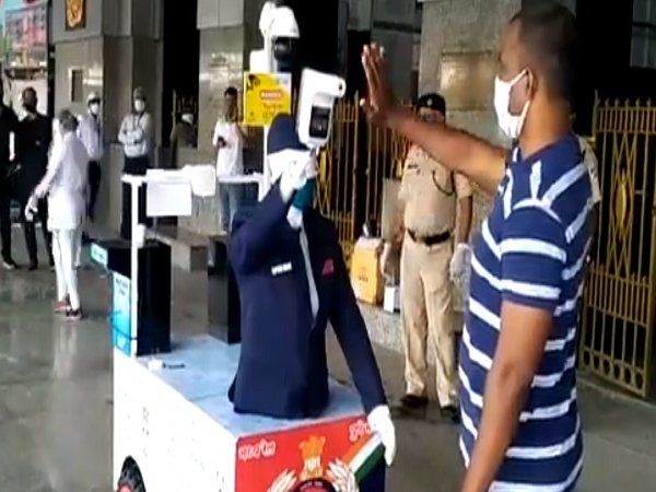 'कैप्टन अर्जुन' भी बना कोरोना वारियर, पुणे रेलवे स्टेशन पर खास पहल