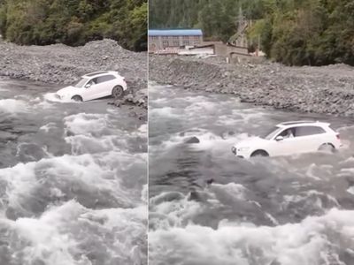 जोश में आकर ड्राइवर ने उफनती नदी में उतार दी कार और फिर..