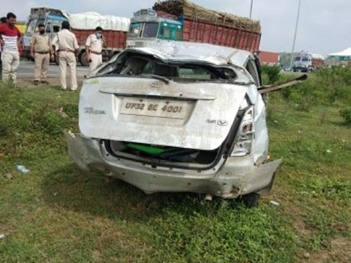 गैंगस्टर को पकड़कर मुंबई से ला रही लखनऊ पुलिस की कार पलटी, अपराधी की मौत