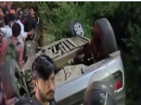 Car driver collided with several two wheelers, people thrashed