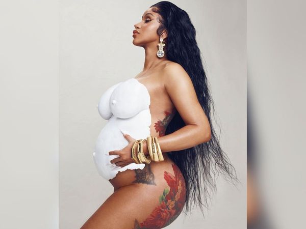 Cardi B Flaunts Baby bump She is expecting second child With Rapper offset