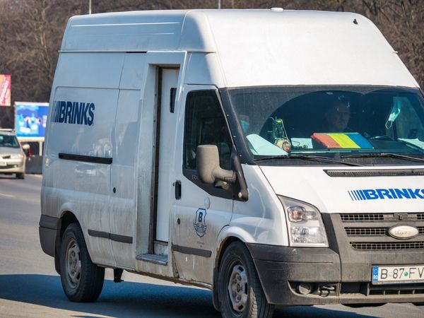 गार्ड को चकमा दे 20 करोड़ लेकर रफ्फूचक्‍कर हुआ वैन ड्राइवर, कैश ट्रांजेक्‍शन के लिए गया था बैंक