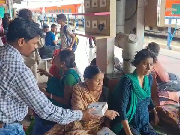 Railways is running special trains with catering for the stranded passengers due to protest against Agnipath scheme