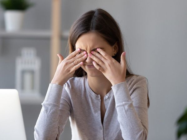 how to take care of eyes, ankhon ki dekhabhal kaise karate hain , eye care tips for beautiful eyes in hindi, Home Remedies To Relieve Burning And Pain In Eyes In Hindi,आंखों की देखभाल कैसे करते हैं