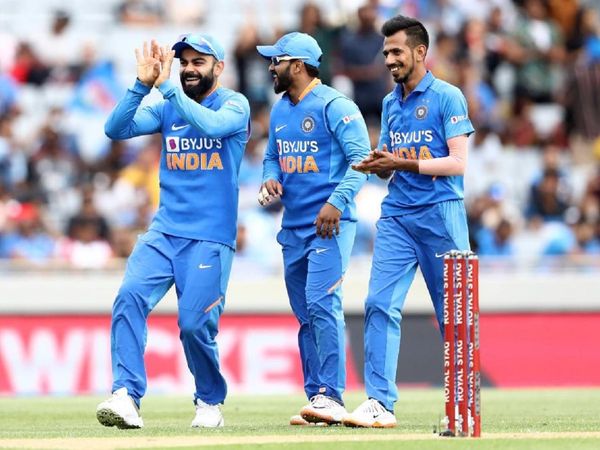 yuzvendra chahal with virat kohli and kedar jadhav