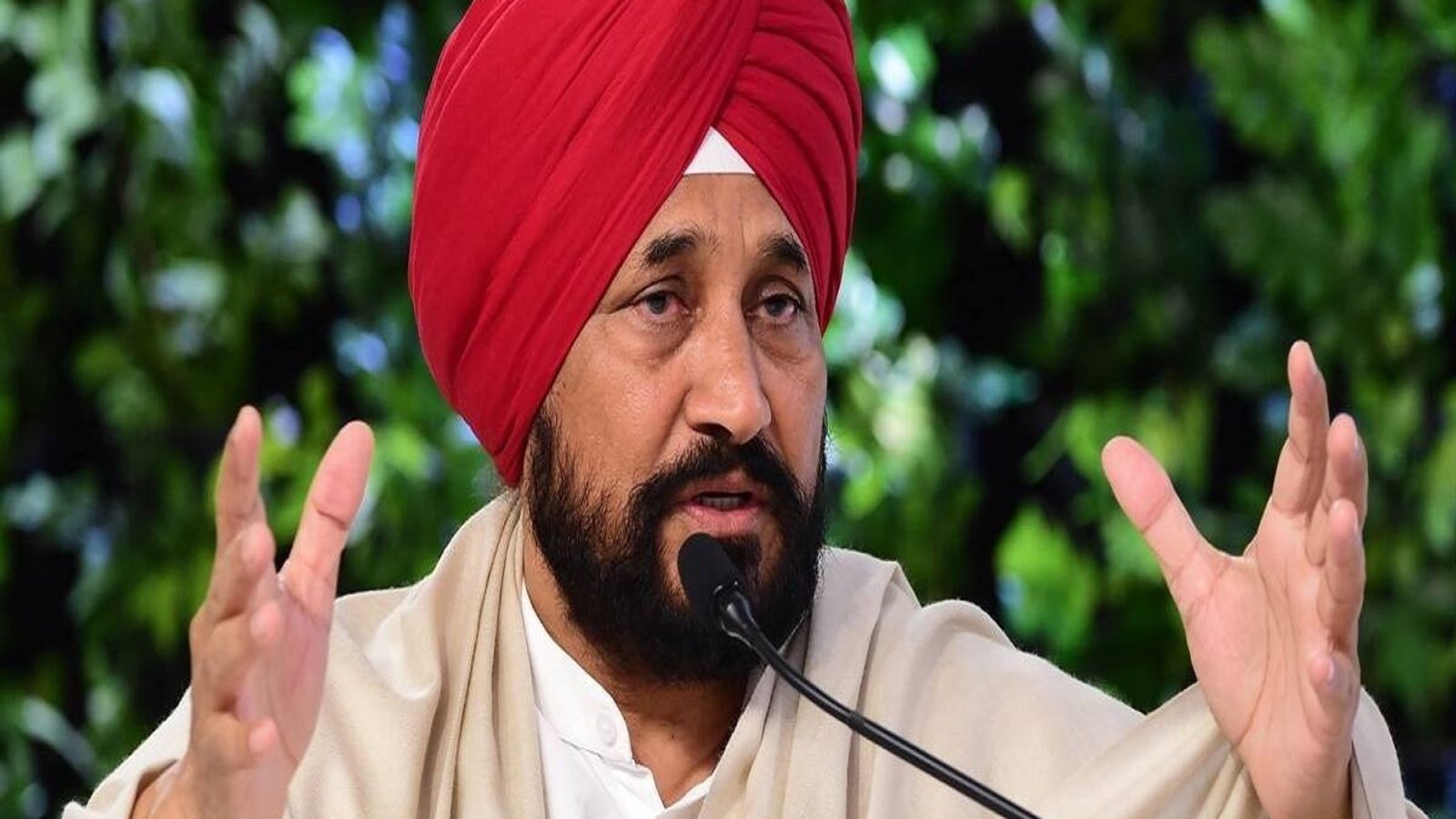 Enforcement Directorate raids on relatives of Punjab CM Charanjit Singh  Channi, case of illegal sand mining-पंजाब सीएम के रिश्तेदार के यहां  प्रवर्तन निदेशालय की छापेमारी, रेत के अवैध खनन का मामला | Times Now  Navbharat Hindi News