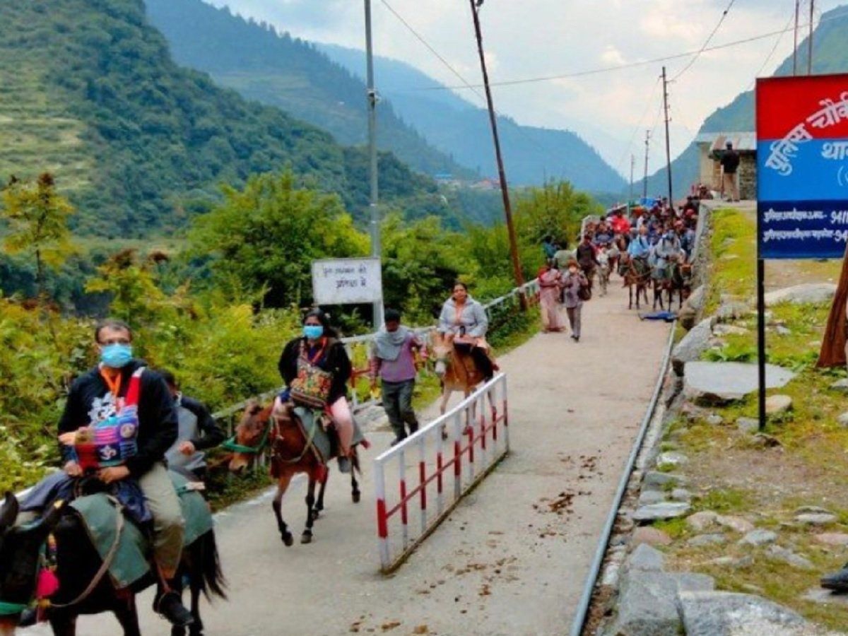 Chardham Yatra: उत्तराखंड में मौसम सामान्य, शुरू हुई चारधामा यात्रा, बद्रीनाथ में सड़क मार्ग अभी भी बाधित