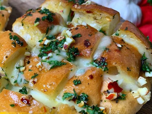 Cheese garlic pull apart bread
