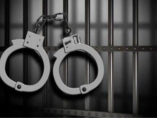 Chennai: चोरी करने के बाद छत पर गहरी नींद में सोया, नींद खुली तो हाथ में मिली हथकड़ी
