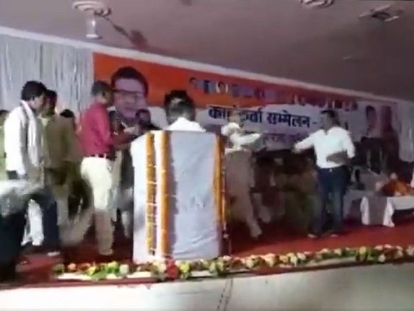 Chhattisgarh Congress crisis: छत्‍तीसगढ़ कांग्रेस में तेज हुई कुर्सी की जंग, मंच पर ही भिड़ गए भूपेश बघेल, टीएस सिंह देव के समर्थक [Video]