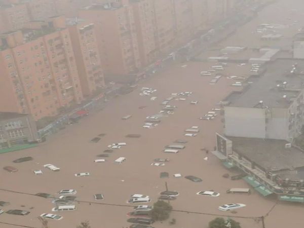 Flood : Heaviest rain in 1000 years in China's Henan province, floating cars, 33 dead, many missing