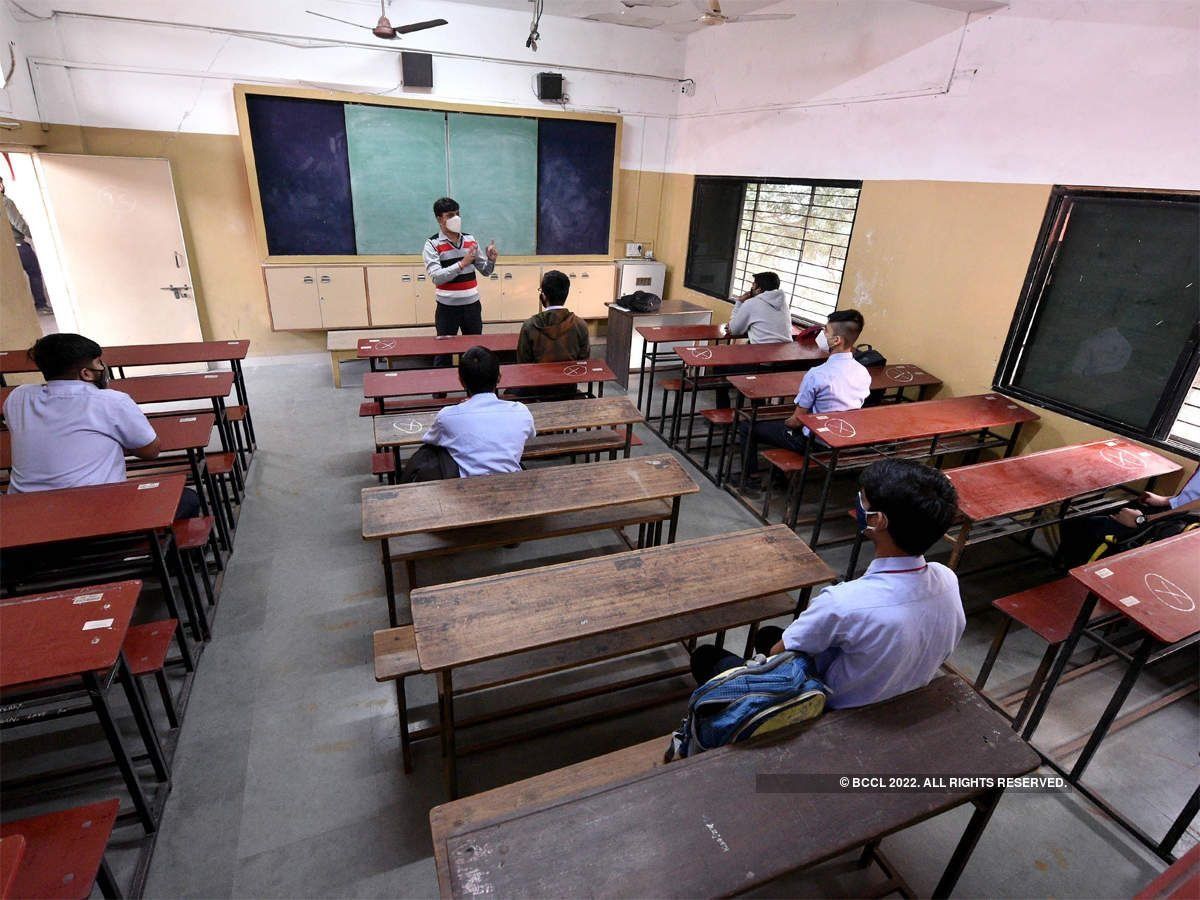 सवर्णों के लिए स्कूल में उतरवाए दलित बच्चियों के कपड़े! धमकाकर बोले टीचर- चलो, उतारो यूनिफॉर्म; DM ने कहा- दर्ज करें FIR