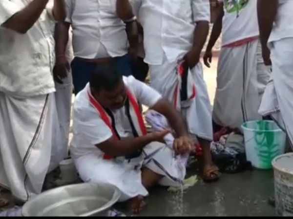 Tamil Nadu: AIADMK candidate Thanga Kathiravan washed clothes 