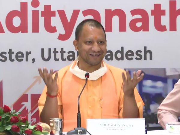 यूपी में फिल्म सिटी को लेकर सियासी घमासान, योगी आदित्‍यनाथ के मुंबई दौरे से बढ़ी जुबानी जंग