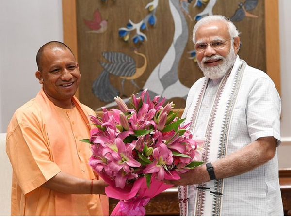 यूपी चुनाव में जीत के बाद पीएम मोदी से मिले सीएम योगी