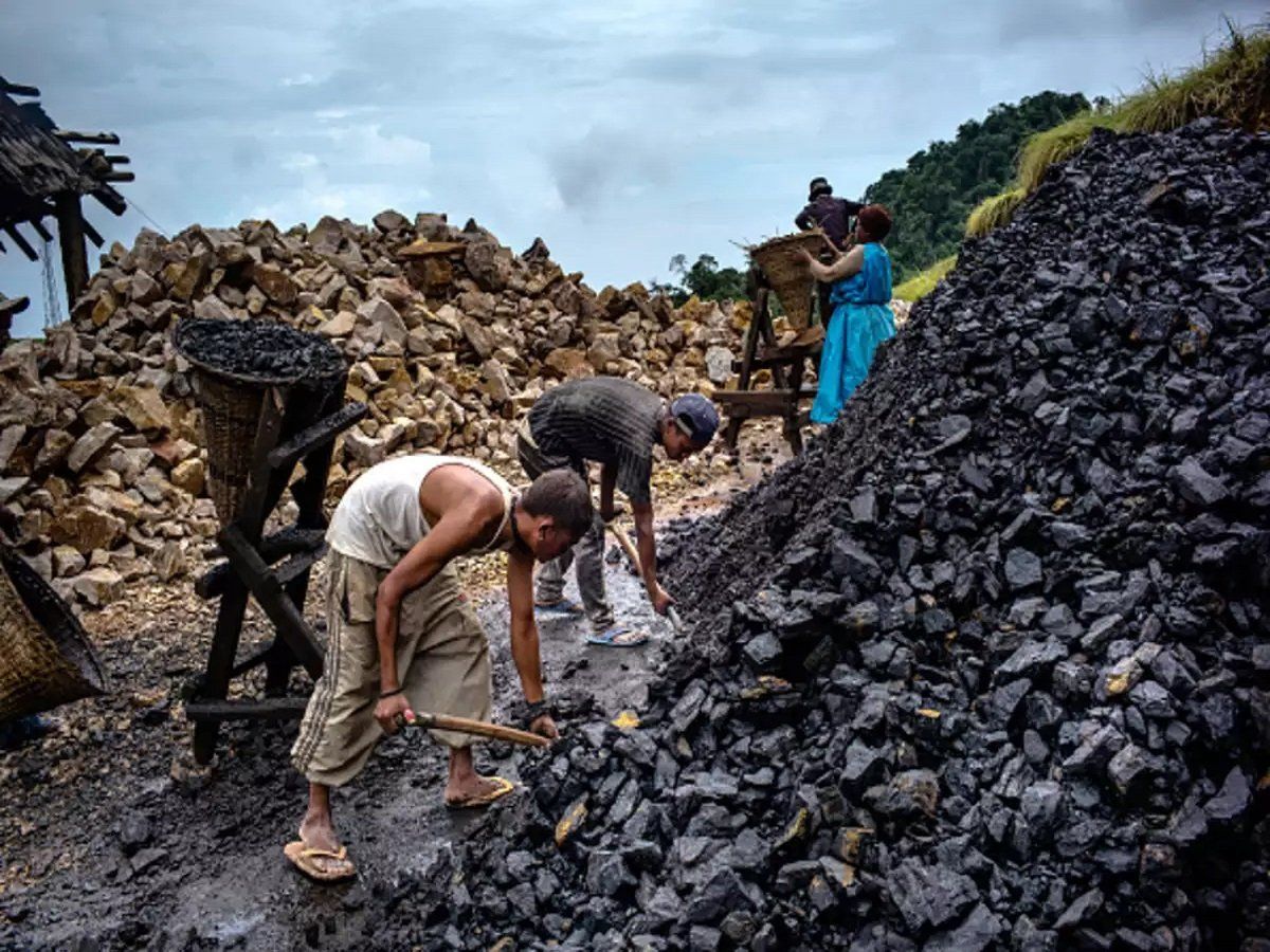 Coal Stock Crisis: आखिर कौन है कोयला स्टॉक संकट के लिए जिम्मेदार, क्या बोले कोयला मंत्री
