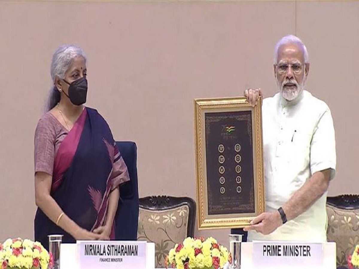 PM मोदी ने लॉन्च की सिक्कों की नई सीरीज, नेत्रहीन लोगों को होगी और भी आसानी