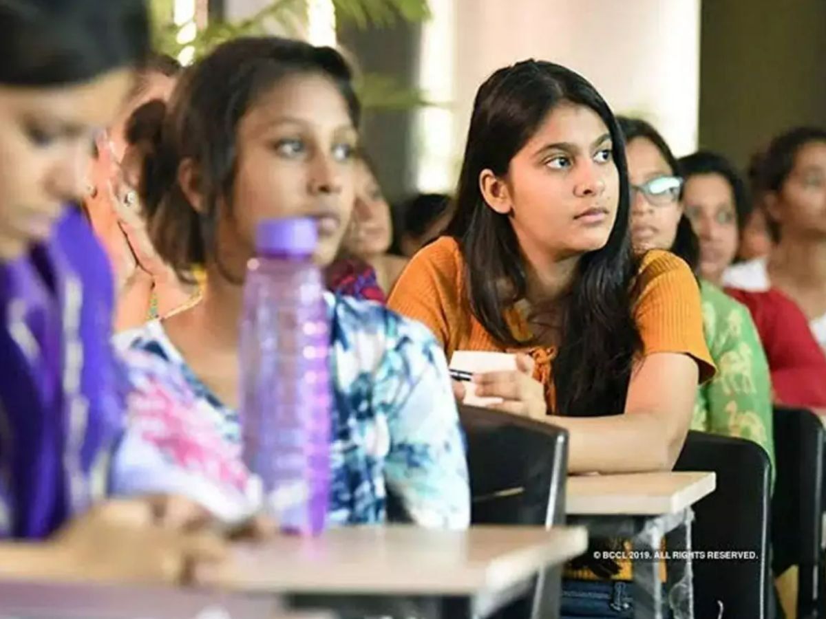 DU के कॉलेज में थिएटर ग्रुप का 'इल्हाम' था नाम, बदल कर हुआ 'आरंभ', छात्र का आरोप- फंड फ्रीज करने की मिली थी धमकी
