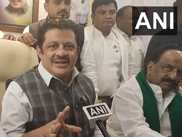 हिजाब विवाद के बीच कांग्रेस नेता जमीर अहमद ने इस पर विवादित बयान दिया है