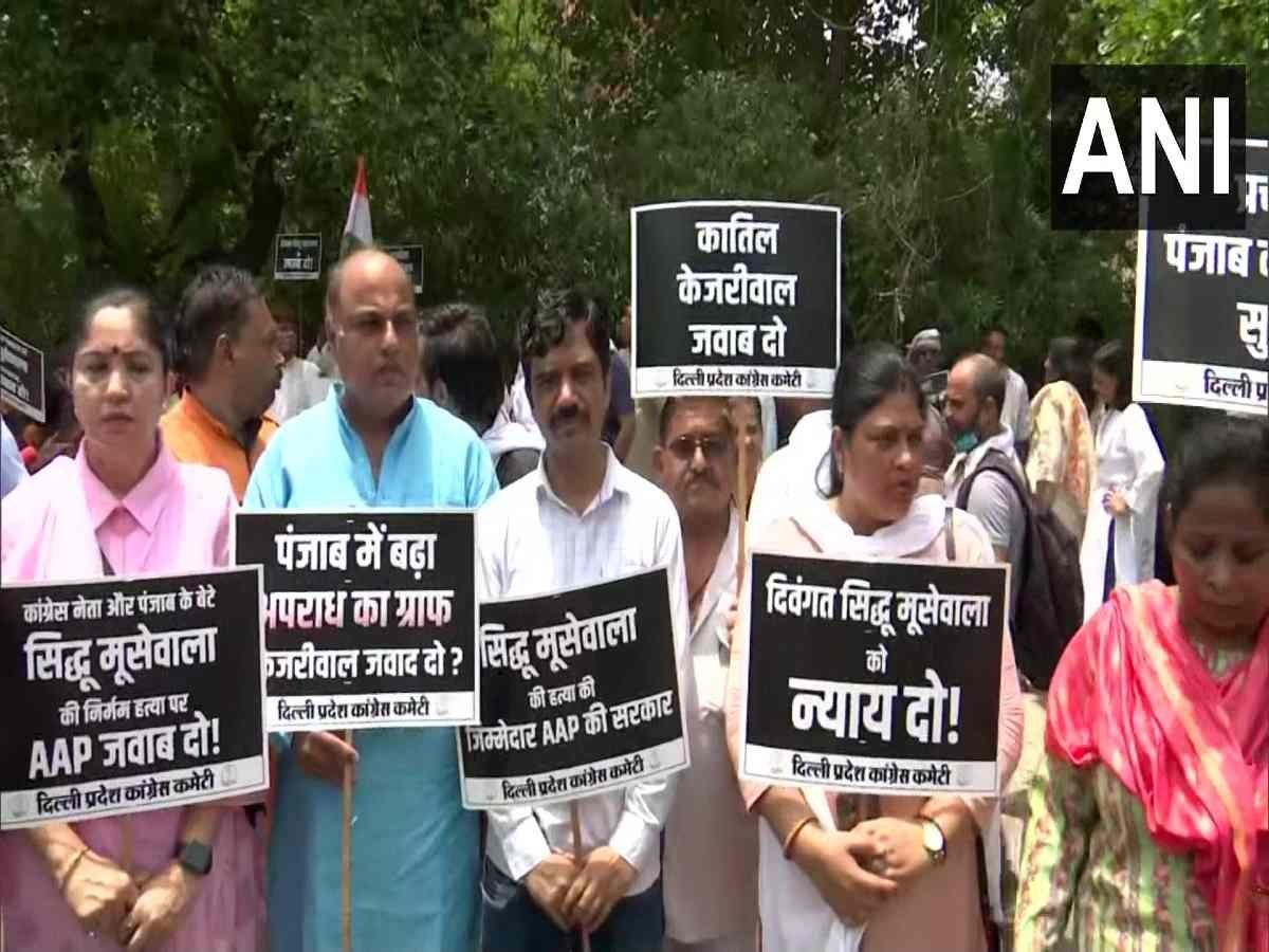 Sidhu Moose wala: सिद्धू मूसेवाला की हत्या को लेकर दिल्ली से चंडीगढ़ तक कांग्रेस का हल्लाबोल, कार्यकर्ताओं ने केजरीवाल के घर के बाहर किया प्रदर्शन
