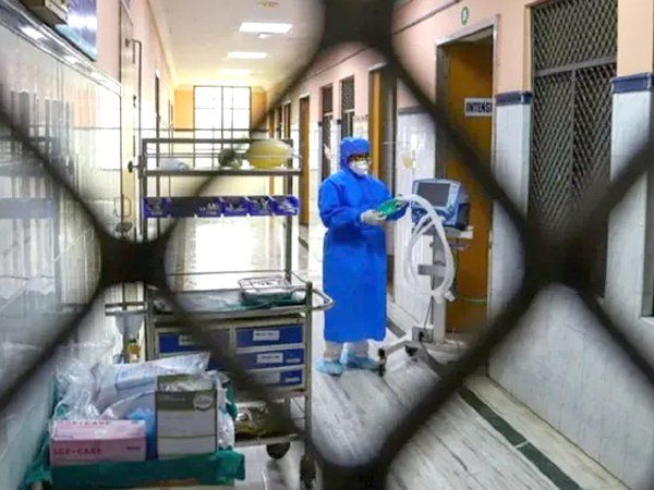 Elderly couple over 80 years beat Corona virus in Delhi