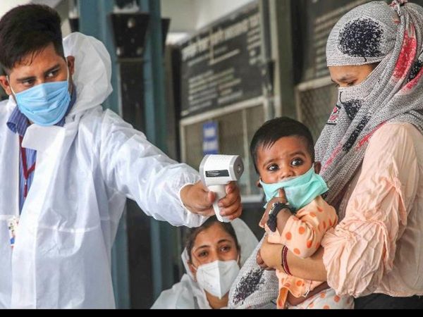 Coronavirus: कोरोना की रफ्तार पर लगाम लगाने में भारत कामयाब, अब हर रोज आंकड़े 50 हजार के नीचे