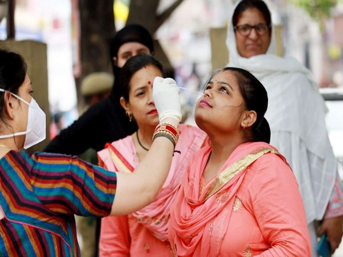 Corona Update: देश में पिछले 24 घंटो में सामने आए कोरोना के 8,084 मामले, 10 की हुई मौत