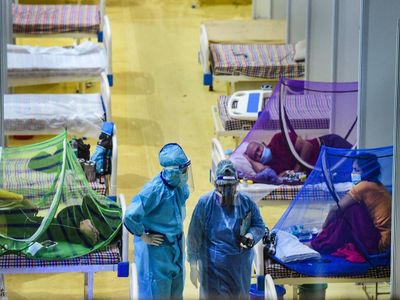 corona vaccine, pfizer, coronavirus news in hindi, oxford astraZeneca, corona vaccination, covishield, misleading news about corona vaccine, corona pandemic, total corona cases in India
