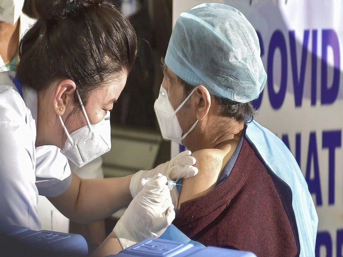 Corona Vaccination: पहले दिन 1.91 लाख को लगा टीका, महाराष्ट्र में 18 जनवरी तक तकनीकी वजह से रोक