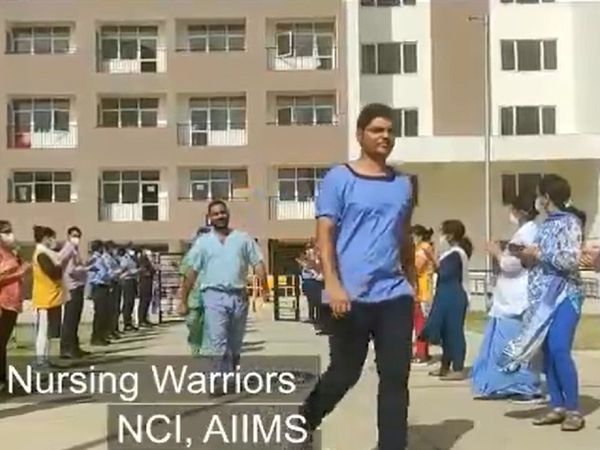  झज्‍जर में कोरोना वॉरियर्स का तालियों से स्‍वागत, 7 दिनों के क्‍वारंटीन में रहेंगे ये मेडिकल स्‍टाफ