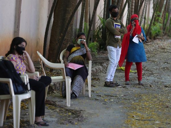 इसलिए भी देश में बढ़ रहे हैं कोरोना के मामले, एम्स निदेशक में चौंकाने वाली दी जानकारी