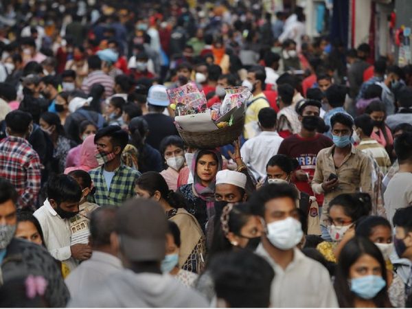 क्या होता है कोरोना का सुपर स्प्रेडर? ये कितना खतरनाक, क्या हैं बचाव के उपाय