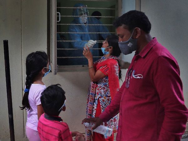 स्‍मोकिंग, शाकाहार से क्‍या है कोविड का कनेक्‍शन? किस ब्‍लड ग्रुप के लोगों को अधिक है संक्रमण का खतरा?